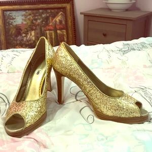 Fioni Gold Peek-a-boo heels